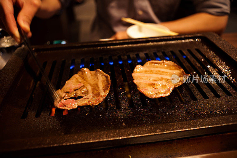 Yakiniku -在Yakiniku餐厅烤肉